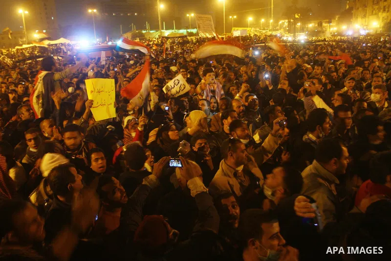 Protesters chant anti-military council slogans at Tahrir Square in Cairo November 22, 2011. Egypt's ruling generals offered on Tuesday to transfer power to a civilian president by July in a dramatic attempt to placate pr...