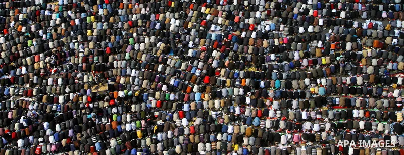 Egyptian protesters pray during a mass rally in Cairo's landmark Tahrir square on November 25, 2011 to demand an end to the military rule. The head of the military council tasked 79-year-old Kamal al-Ganzuri, who was pre...