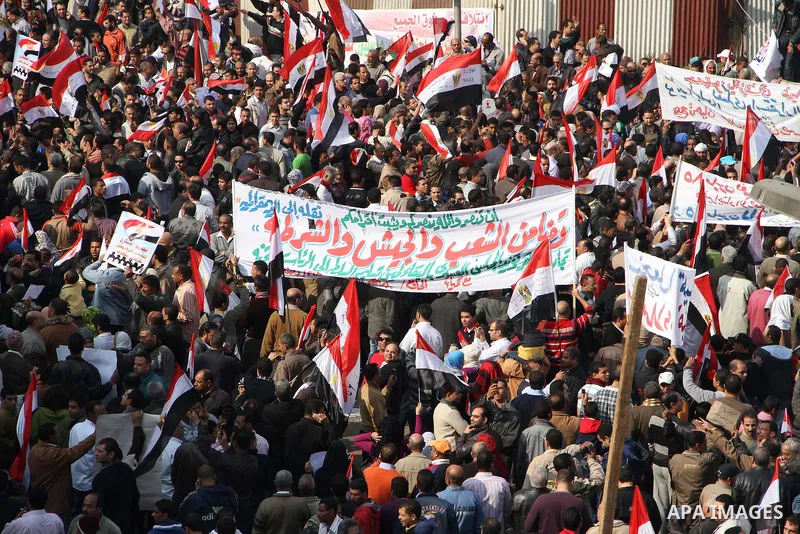 Supporters of the Egyptian Armed Forces shout slogans and wave Egyptian national flags on a road near the defence ministry, headquarters of the Supreme Council of the Armed Forces, at Abbasiya square in Cairo November 25...