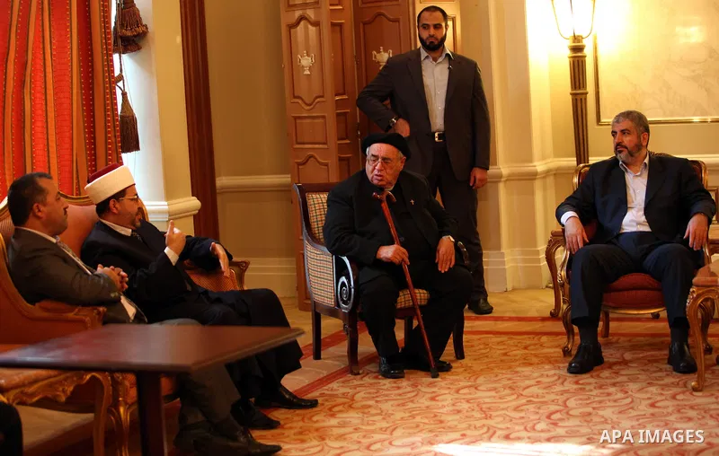 Palestinian Hamas leader Khaled Meshaal during a meeting with a delegation of Palestinian independent in Cairo on Nov 26, 2011. Photo by Mohammad Hams