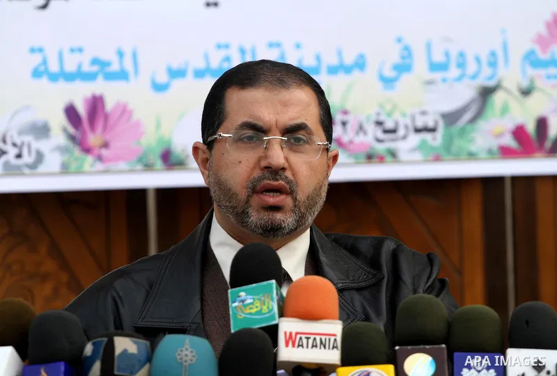 Palestinian Health Minister in Gaza Strip, Basim Naem speaks to media during a press conference in Gaza city on Nov. 27,2011. Photo by Mohammed Asad