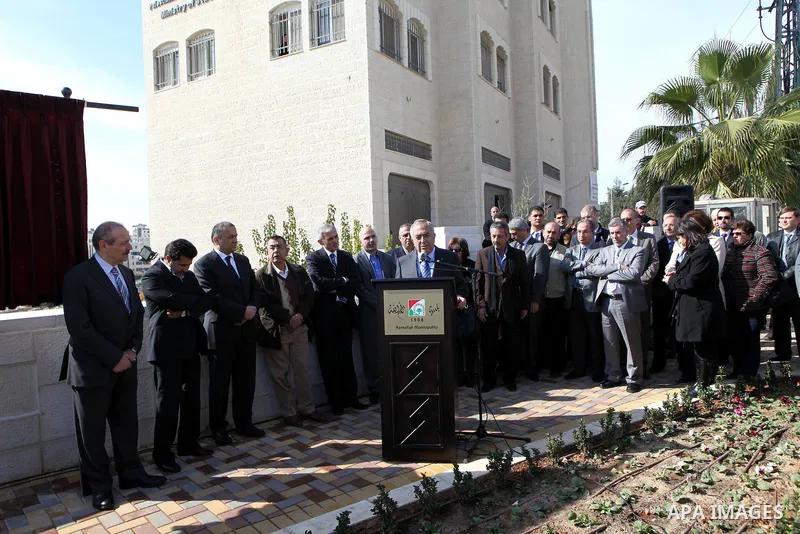 Palestinian Prime Minister, Salam Fayyad attends the opening ceremony of the square of late poet Mahmud Darwesh, in the West Bank city of Ramallah on Nov. 27, 2011. Photo by Mustafa Abu Dayeh