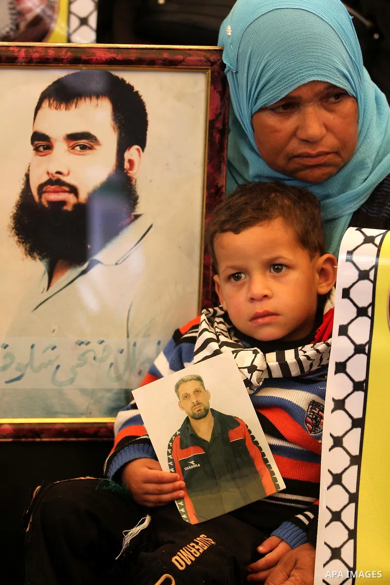 Palestinians gather during a protest at the Red Cross' offices in Gaza City to call for the release of Palestinian prisoners held in Israeli jails, on Nov. 28, 2011. Photo by Mjdi Fathi