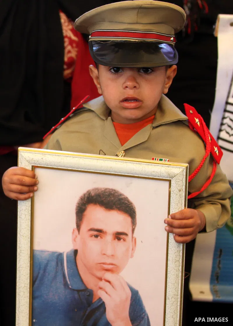 Palestinians gather during a protest at the Red Cross' offices in Gaza City to call for the release of Palestinian prisoners held in Israeli jails, on Nov. 28, 2011. Photo by Mjdi Fathi