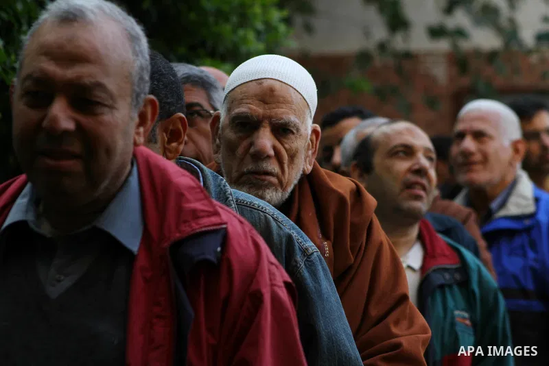Egyptian voters queue at a polling station in the Manial neighbourhood of Cairo on November 28, 2011. Egyptians began voting in the first elections since the fall of autocrat Hosni Mubarak who was ousted in February in o...