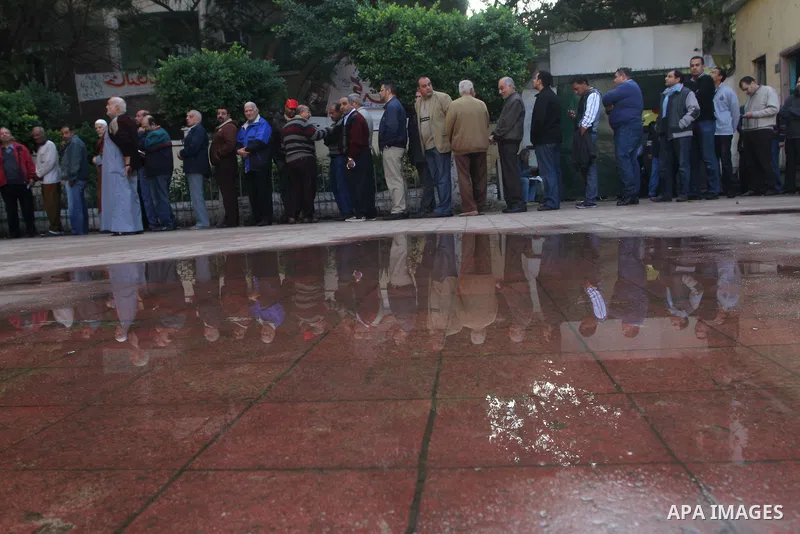 Egyptian voters queue at a polling station in the Manial neighbourhood of Cairo on November 28, 2011. Egyptians began voting in the first elections since the fall of autocrat Hosni Mubarak who was ousted in February in o...