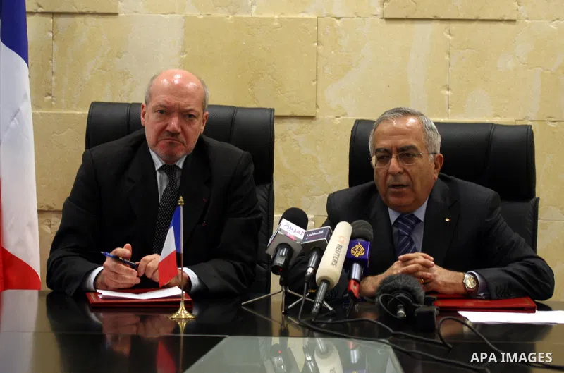 Palestinian Prime Minister, Salam Fayyad and French Consul-General, Frederick Dzanao attend the signing of grant agreement from the French government with 10 million euros in support of the budget of the National Authori...