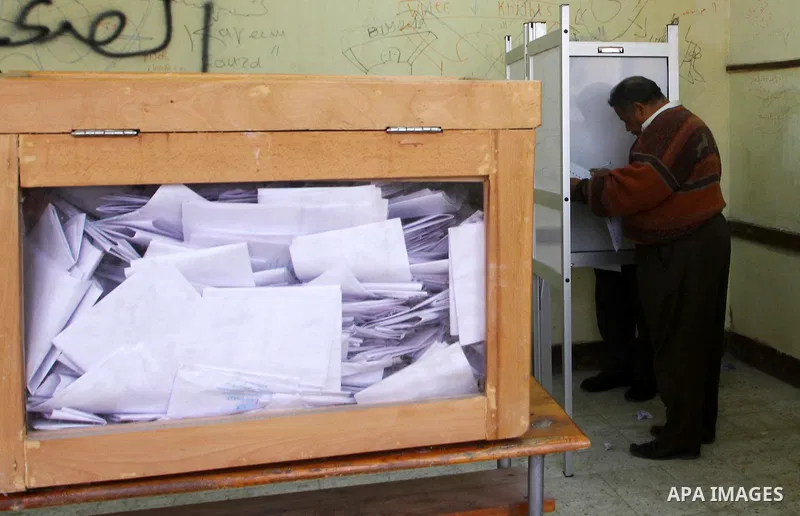 A Egyptian man casts his vote at a polling station in the Manial neighbourhood of Cairo on November 28, 2011. Egyptians began voting in the first elections since the fall of autocrat Hosni Mubarak who was ousted in Febru...