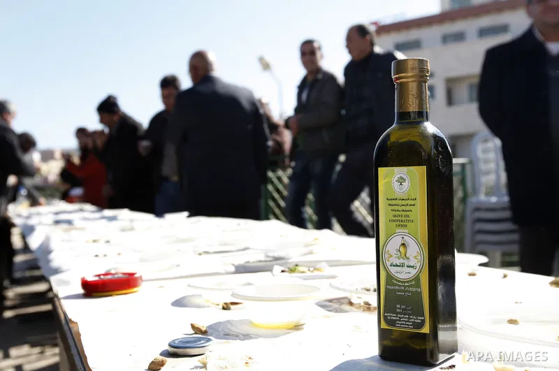 Palestinians participate in an exhibition for the Palestinian heritage, on November29, 2011 in the West Bank city of Nablus. Photo by Wagdi Eshtayah