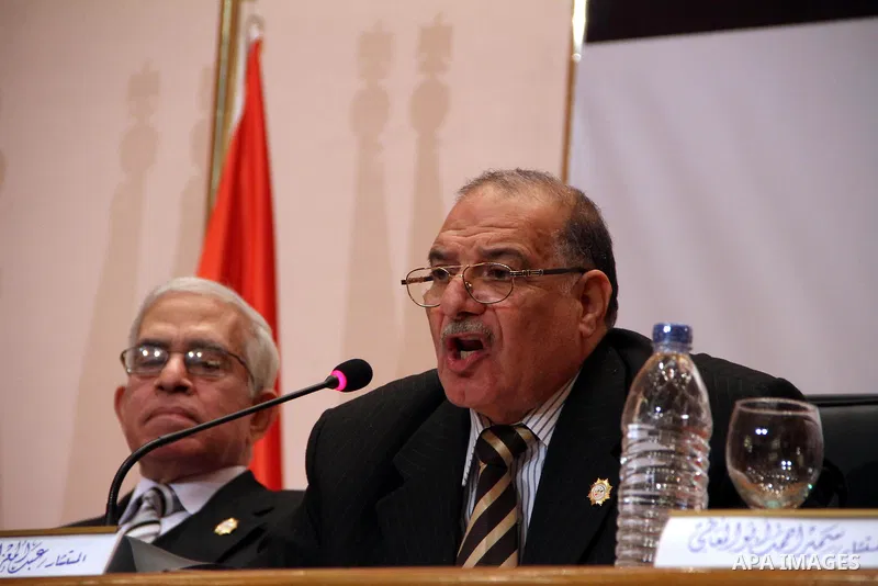 Abdel Moez Ibrahim (C), head of Egypt's High Judicial Committee for Elections, gives a news conference to announce the outcome of the elections in Cairo December 2, 2011. Turnout in the first round of Egypt's parliamenta...