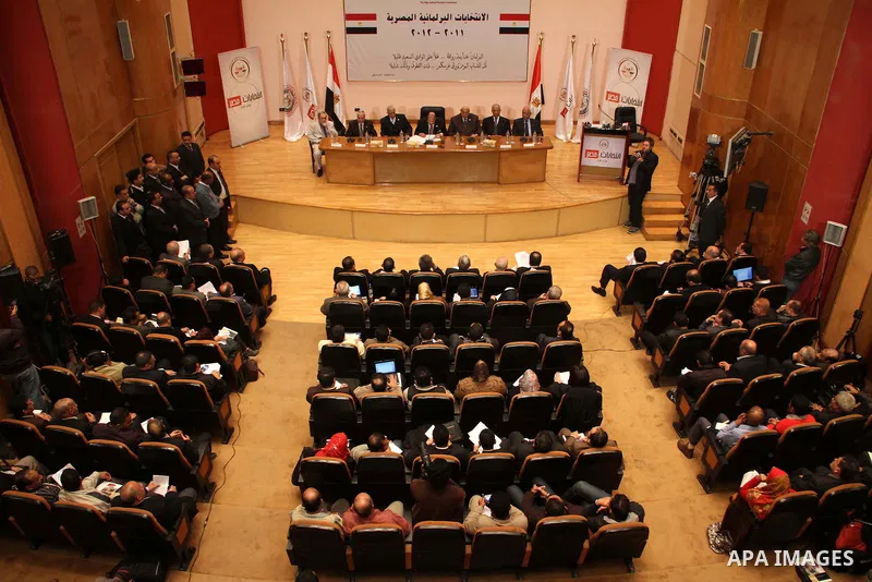 Abdel Moez Ibrahim (C), head of Egypt's High Judicial Committee for Elections, gives a news conference to announce the outcome of the elections in Cairo December 2, 2011. Turnout in the first round of Egypt's parliamenta...