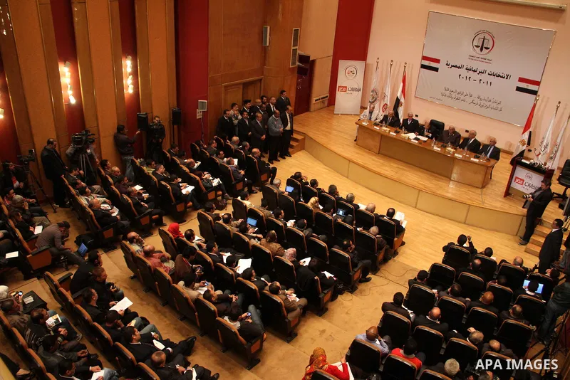 Abdel Moez Ibrahim (C), head of Egypt's High Judicial Committee for Elections, gives a news conference to announce the outcome of the elections in Cairo December 2, 2011. Turnout in the first round of Egypt's parliamenta...