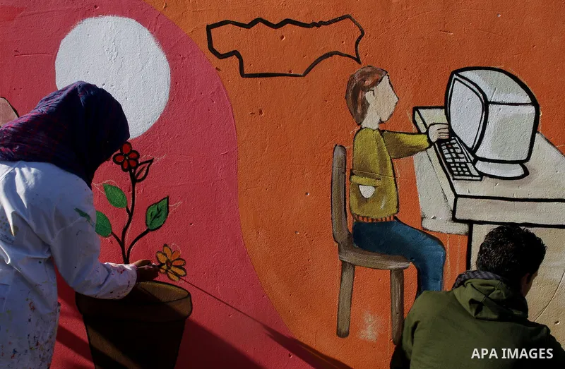 Palestinian Artists take part in paint a murals to mark the International Day for Persons with Disabilities on Dec. 03, 2011 in Gaza City.Photo by Mahmud Nassar
