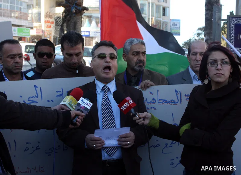Palestinian journalists take part in a protest against the security forces of Hamas in Gaza Strip, in the West Bank city of Ramallah December 4, 2011. Photo by Issam Rimawi