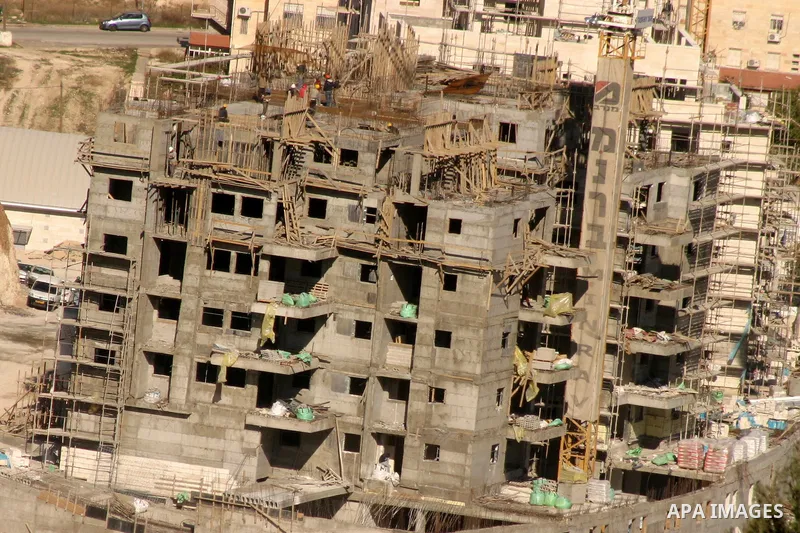 Workers construct new houses in the Jewish settlement known to Israelis as Harmoun Hanatsa near Jerusalem Dec. 4, 2011. Photo by Mahfouz Abu Turk