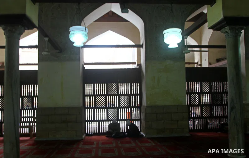 Indonesian Muslim students read from the Koran, Islam's holy book at Al-Azhar mosque in the old city of Cairo on December 4, 2011. Al-Azhar mosque, which was developed into one of the oldest Islamic universities, pays sp...