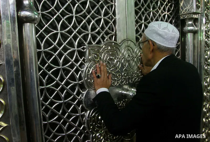 Egyptian Muslims pray at a tomb in al-Hussein mosque, which according to the belief head of Imam Hussein, the grandson of prophet Mohammed, is buried, in the old city of Cairo on December 4, 2011. Photo by Ashraf Amra