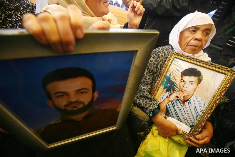 Palestinians gather during a protest at the Red Cross' offices in Gaza City to call for the release of Palestinian prisoners held in Israeli jails, on Dec. 05, 2011.. Photo by Majdi Fathi