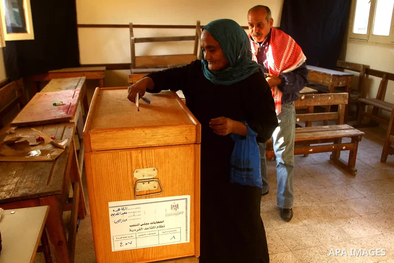 Egyptians cast their ballot at a parliamentary polling station in the run-off of the first round of voting in the Cairo on December 5, 2011. Islamist candidates in Egypt looked to extend their crushing victory in the cou...