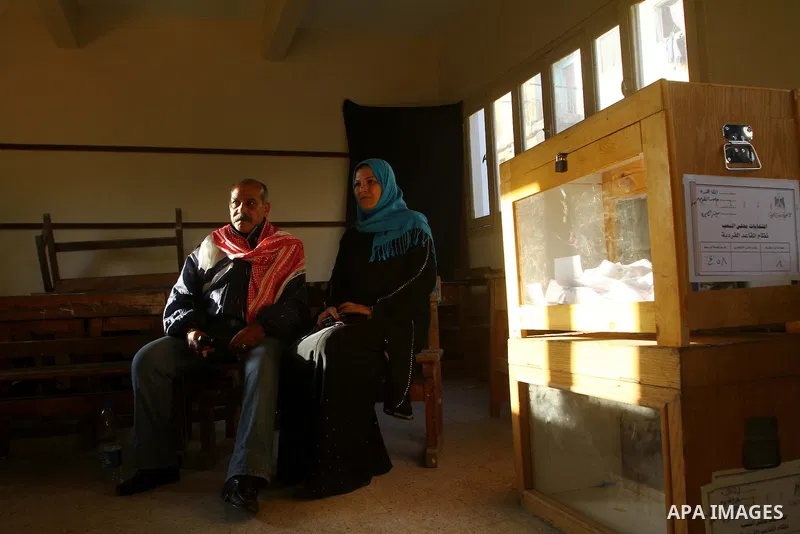 Egyptians cast their ballot at a parliamentary polling station in the run-off of the first round of voting in the Cairo on December 5, 2011. Islamist candidates in Egypt looked to extend their crushing victory in the cou...