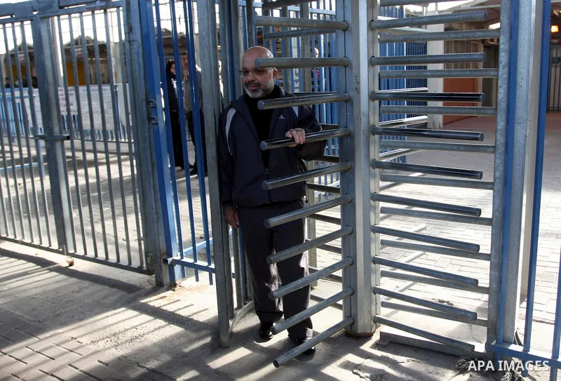 Palestinian lawmaker from Hamas , Ahmed Attoun passes through at Kalandia checkpoint leading from Jerusalem to Ramallah, 06 December 2011, after his release from an Israeli jail. Atawni is a resident of East Jerusalem an...