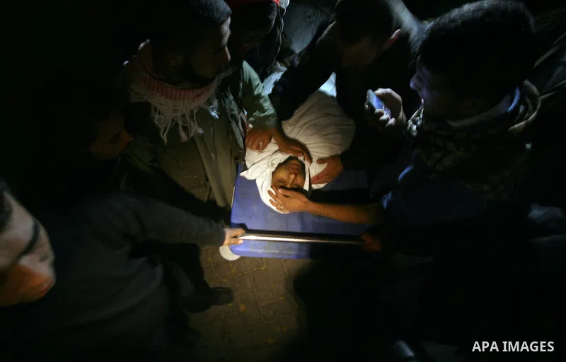 Palestinians people mourn around the body of Islamic Jihad militant Ismail al-Areer who was killed in an Israeli air strike in Gaza City, Gaza, on 07 December 2011. Photo by Mhmoud Nassar