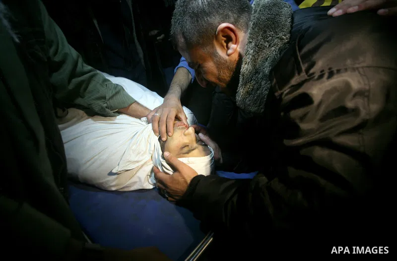 Palestinians people mourn around the body of Islamic Jihad militant Ismail al-Areer who was killed in an Israeli air strike in Gaza City, Gaza, on 07 December 2011. Photo by Mhmoud Nassar