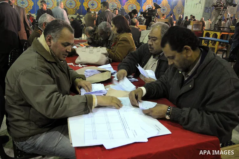 Egyptian election officials count ballots at the end the voting on the final day of the run-off for the first round of elections in Cairo on December 6, 2011. Photo by Ahmed Asad