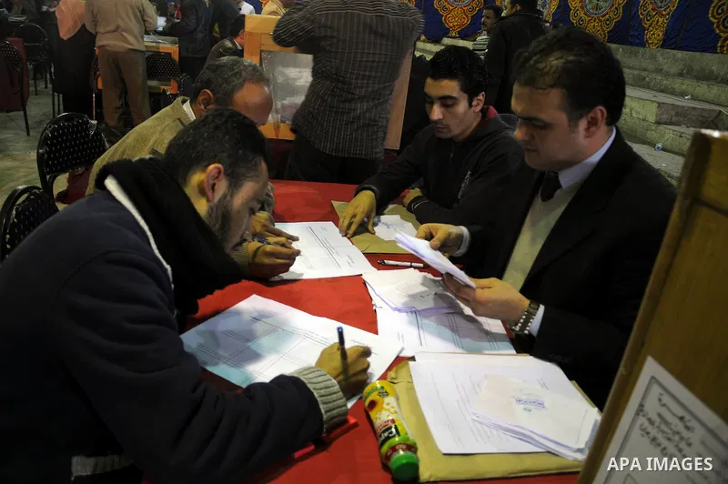Egyptian election officials count ballots at the end the voting on the final day of the run-off for the first round of elections in Cairo on December 6, 2011. Photo by Ahmed Asad