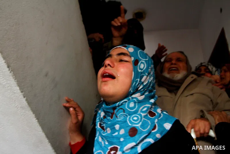 Relative of Palestinians Sobhi al-Batsh, a member of Hamas's armed wing the Ezzedine al-Qassam Brigades, and Issam al-Batsh, a senior member of the Al-Aqsa Martyrs Brigades, mourn at his home during his funeral in Gaza C...