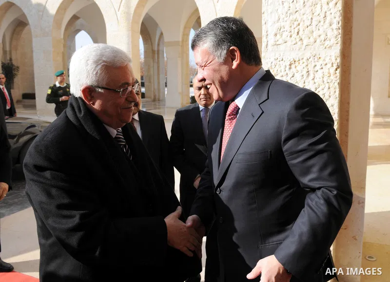 Palestinian President Mahmoud Abbas (Abu Mazen) meets with the King Abdullah II in the Jordanian capital of Amman on Dec. 8,2011. Photo by Mufeed Abu Hasnah