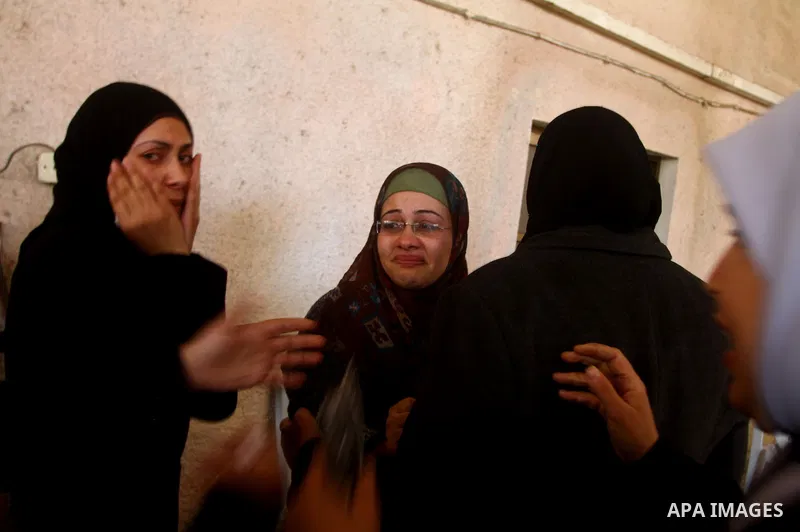 Relatives mourns during the funeral of Palestinian Bahjat Al-Zalan, who was killed in a blast from an Israeli air strike on a nearby Hamas training camp in Gaza City December 9, 2011. Violence across the Israeli-Gaza bor...