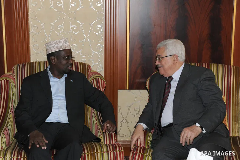 Palestinian President, Mahmoud Abbas (Abu Mazen), meets with Somali President, Sharif Sheikh Ahmed, in the Qatari capital Doha on Dec.10, 2011. Photo by Thaer Ganaim