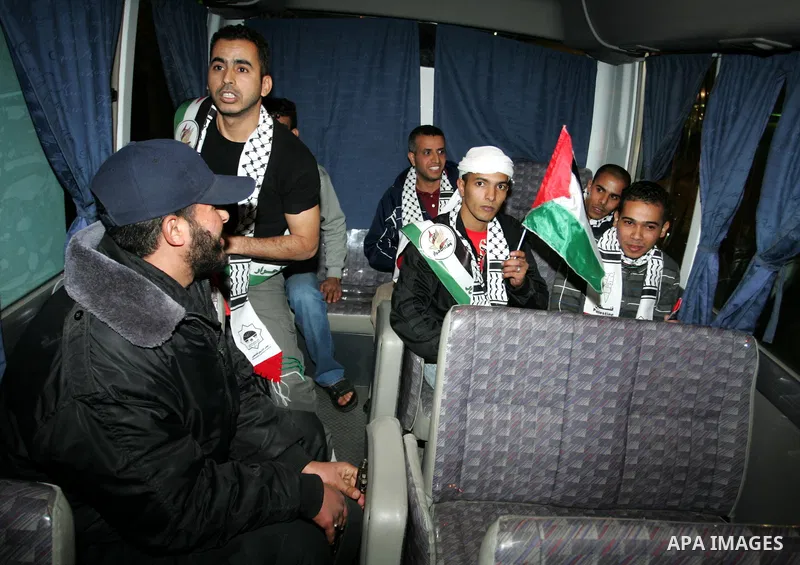 Freed Palestinian prisoners are greeted upon arrival at Rafah crossing in the southern Gaza Strip December 18, 2011. Israel plans to release 550 Palestinian prisoners on Sunday in the second stage of a deal with Hamas th...