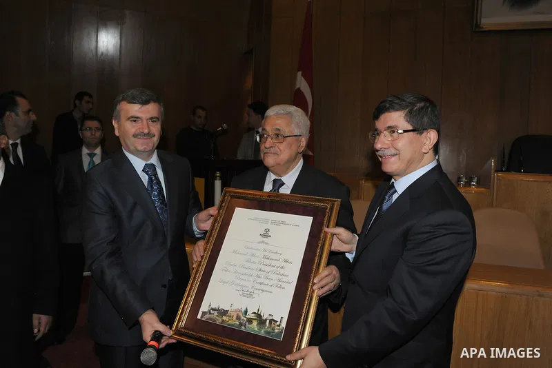 The mayor of Konya Turkish ,Otaurk Taher, Grant Palestinian President, Mahmoud Abbas (Abu Mazen) a citizen of the city, also decided to rename a park in Konya on behalf of President Mahmoud Abbas. on Dec 20, 2011. Photo...