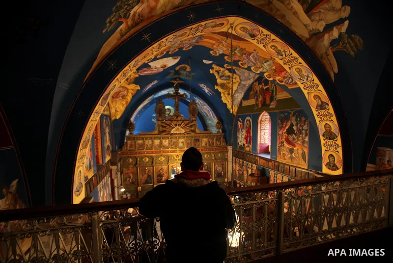 Palestinian Christians pray on Christmas day in the Saint Porfirios church in Gaza City December 25, 2011. Photo by Ashraf Amra