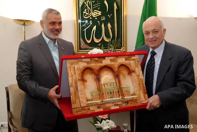 Palestinian premie minister of Gaza Strip Ismail Haniya (L) giving an artwork depicting Jerusalem's Dome of the Rock as a gift to Arab League secretary general Nabil al-Arabi during a meeting in Cairo on December 26, 201...