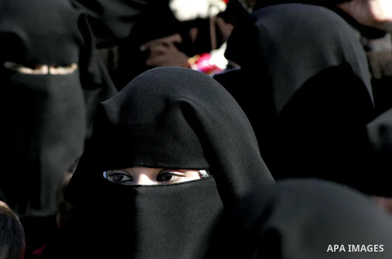 Palestinian women take part a graduation ceremony of a military training course of the ministry of interior in Gaza City on 27 December 2011. Photo by Ashraf Amra.