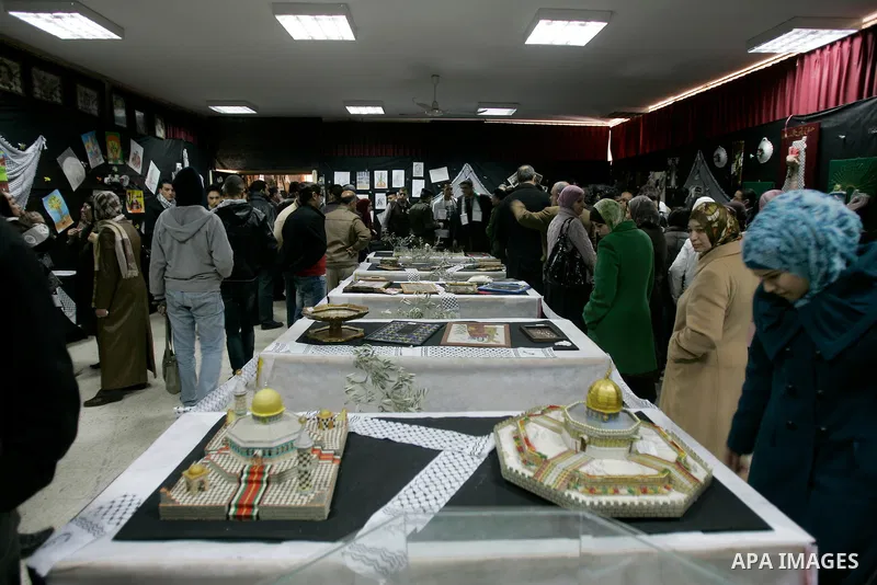 Palestinians take part in the Festival to Fath in the West Bank city of Nablus, Wednesday ,Dec. 28, 2011 . Photo by Wagdi Eshtayah.