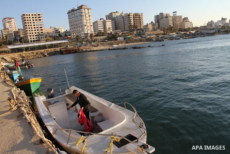 Israeli ships destruction the Oliva boat, in the coast of Gaza City on Dec. 28, 2011. Photo by Mohammed Asad