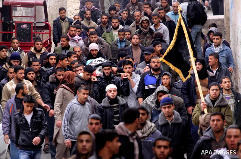 Palestinians carry the body of militant Momen Abu Daf during his funeral in Gaza City December 30, 2011. Israel killed the leader of an al Qaeda-inspired faction in the Gaza Strip on Friday, accusing him of involvement i...