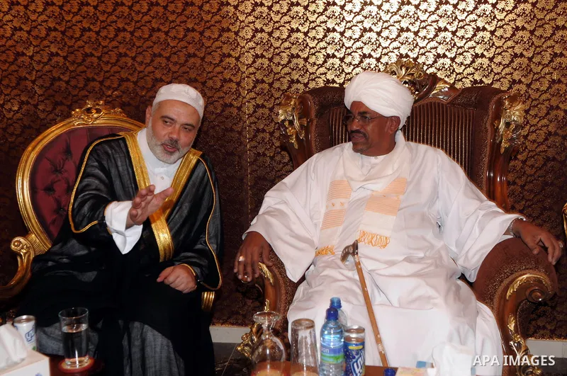 Sudanese President Omar al-Beshir meets with Palestinian Prime Minister in gaza, Ismail Haniyeh, in the Sudan's capital of Al-Khartoum on December 30, 2011. Photo by Mohamad Ostaz
