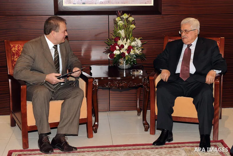 Palestinian President Mahmoud Abbas (Abu Mazen) receives Russian Ambassador Alexei Rudakov in the West Bank city of Ramallah on Dec 31, 2011. Photo by Mufeed Abu Hasna