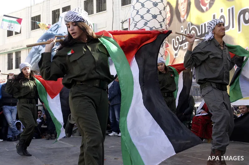 Palestinians celebrate the 47th anniversary of the establishment of the Fatah party, in the West Bank city of Nablus on January 5, 2012. Photo by Wagdi Eshtayah