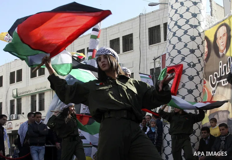 Palestinians celebrate the 47th anniversary of the establishment of the Fatah party, in the West Bank city of Nablus on January 5, 2012. Photo by Wagdi Eshtayah