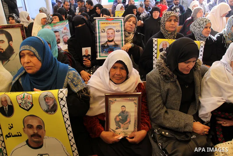 Palestinians gather during a protest at the Red Cross' offices in Gaza City to call for the release of Palestinian prisoners held in Israeli jails, on Jan. 09, 2012. Photo by Mohammed Asad