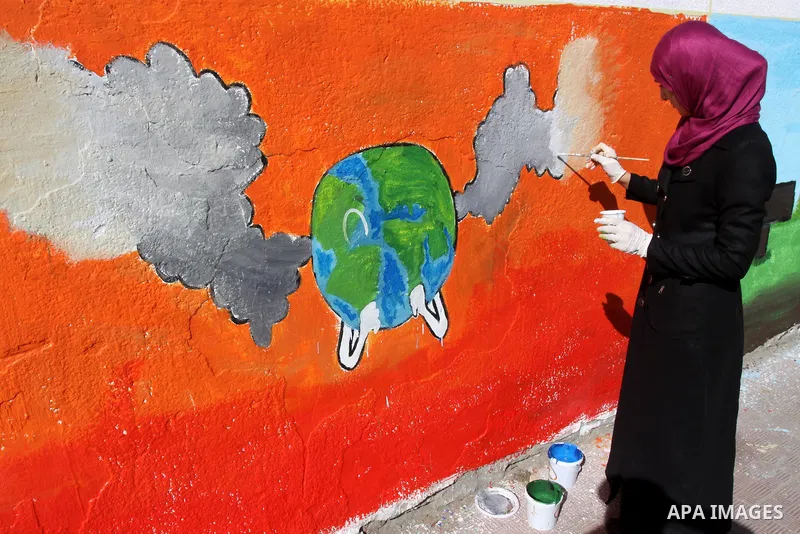 Palestinian Artists paint a mural to talk about protect the enviroment in Gaza City, on Jan.10, 2012. Photo by Mohammed Asad