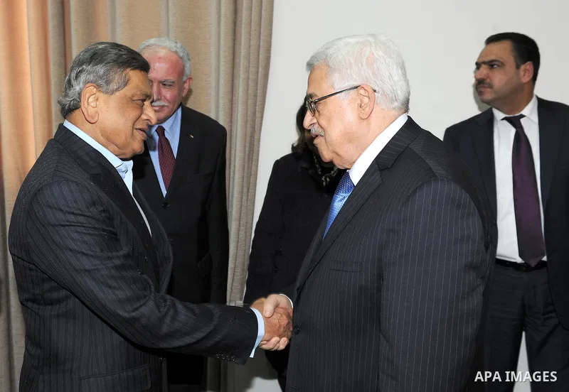 Palestinian President Mahmoud Abbas (Abu Mazen) meets with Indian Foreign Minister, Mr. SM Krishna, in the West Bank City of Ramallah on Jan. 11, 2012. Photo by Thaer Ganaim