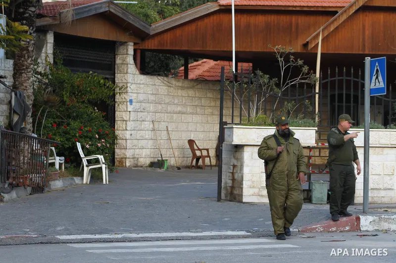 Palestinian security, Members of the Hamas movement now in control of the Gaza strip, stand next Palestinian president house in gaza City, on Jan 14, 2012. Palestinian Prime Minister in Gaza Strip, Ismail Haniyeh, said t...