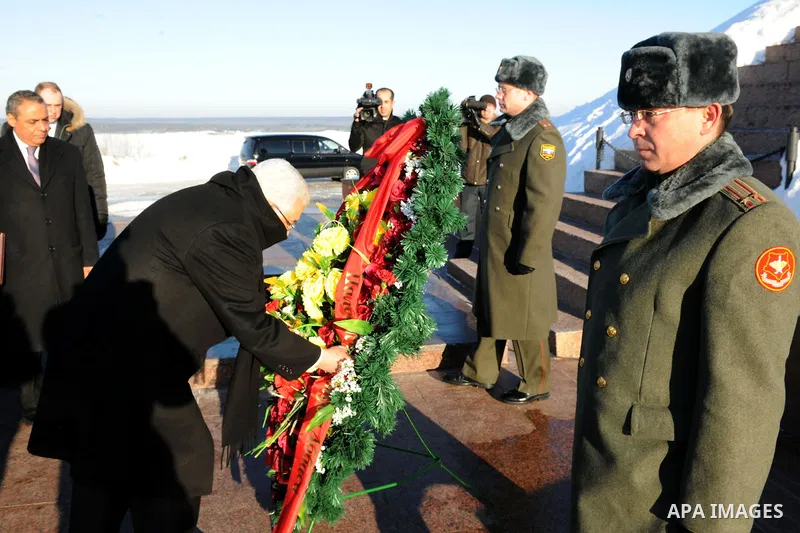 Palestinian President Mahmoud Abbas (Abu Mazen), lays flowers at a memorial to the victims of World War city of Cheboksary, on Jan. 23, 2012. Photo by Thaer Ganaim